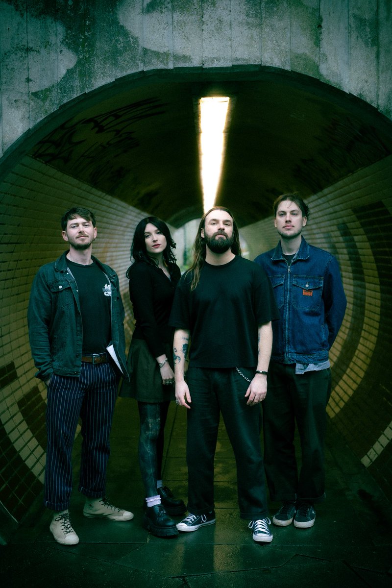 strayers666's tweet image. Our next offering ‘BLACK &amp;amp; BLUE’ drops tomorrow!

This single reflects a new side to the band, it will have you gazing at your shoes one moment - then screaming into the void the next.

Pre-save &amp;amp; upcoming shows at:
🔗 strayers.co.uk 

#strayers #newmusic #altrock #fyp