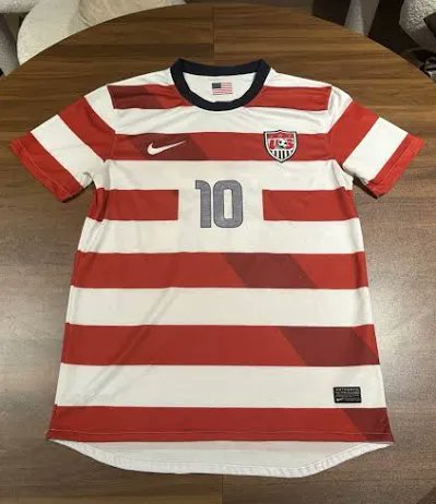 TomArnison's tweet photo. @KClayFootball The original Waldo kit went both ways

My buddy had the double blank like in the most recent release. https://t.co/cLtaktRiB8