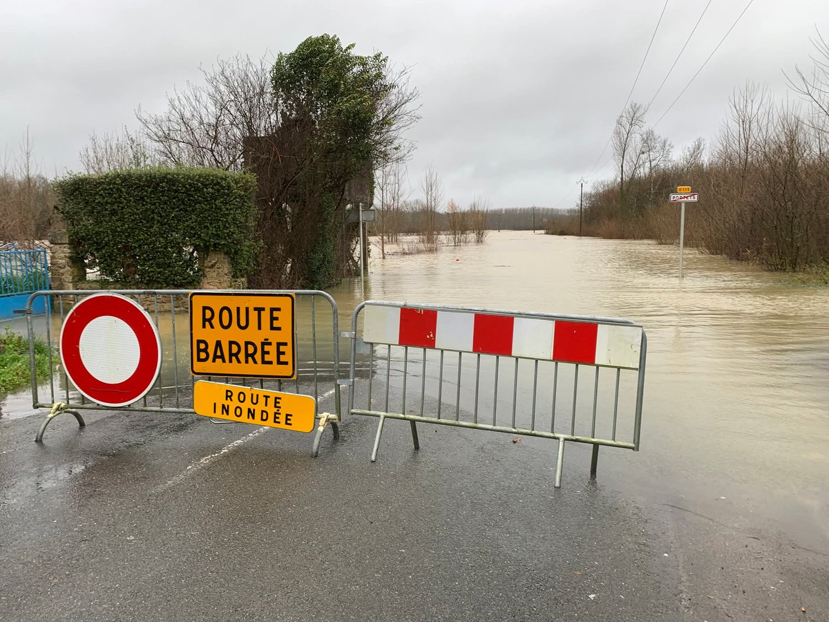 Yves tout simplement tweet media