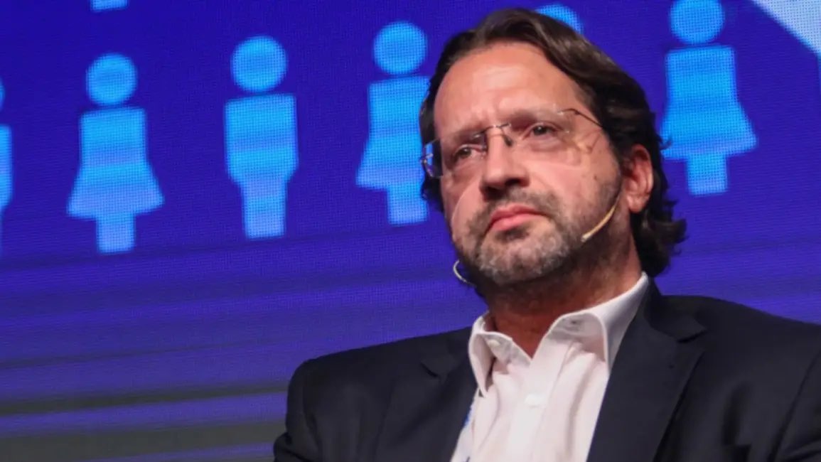 OTRO QUE SE BAJA 
En medio de tensiones vinculadas a la política salarial dentro del organismo, el titular del Instituto Nacional de Estadística y Censos, Marco Lavagna, dejó su cargo este lunes.