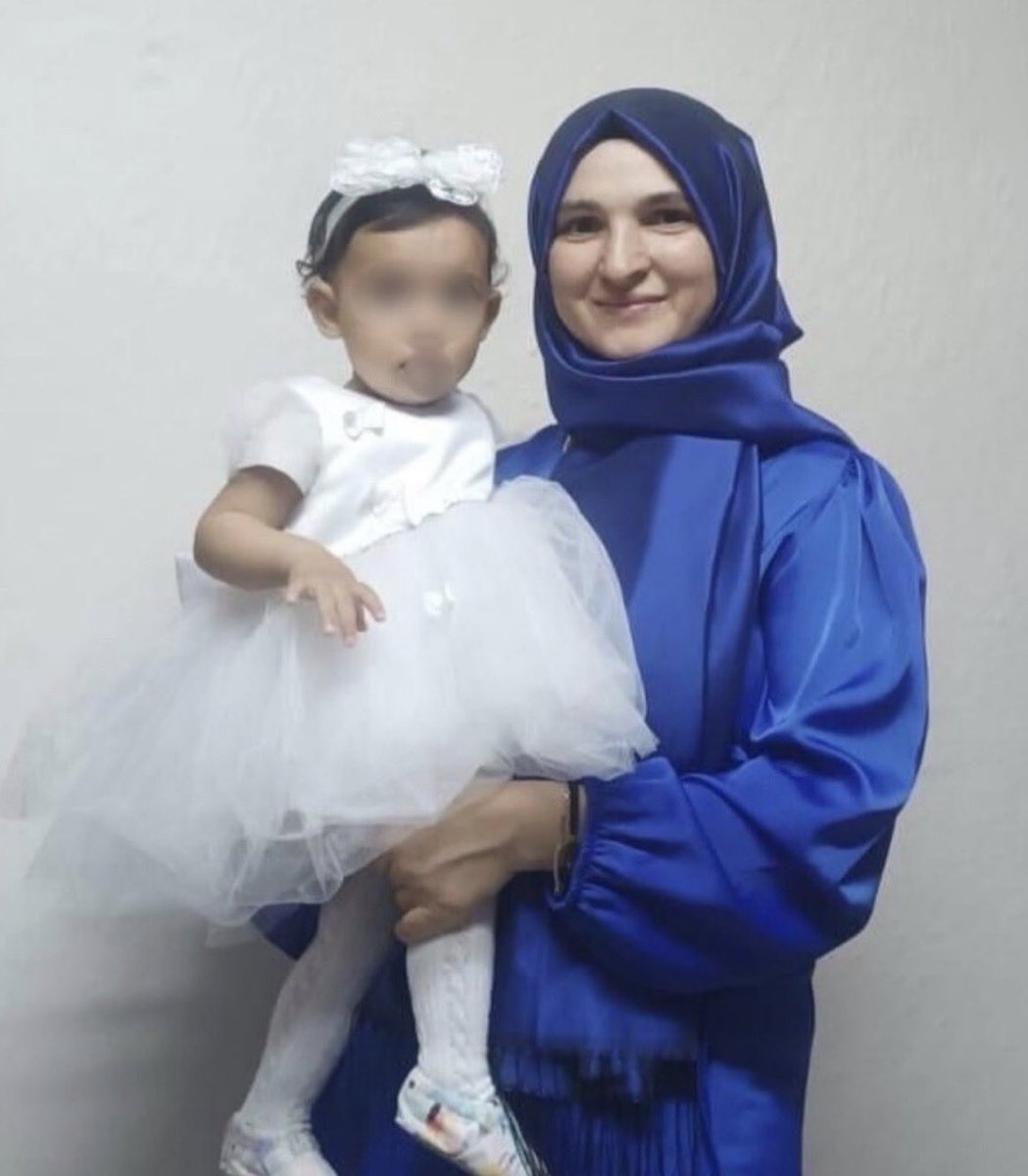 Bebeğiyle birlikte cezaevinde tutulan KHK’lı öğretmen Şeyma Aslan tahliye edilsin.
Anne ve bebek Edirne’de, baba Diyarbakır’da…
Bir aileye bu haksızlığı yapmaya ne hakkınız var?
1 yaşındaki  Meryem Feyza annesiyle birlikte cezaevinde olmamalı.

<a href="/LivaneliZulfu/">Ömer Zülfü Livaneli</a>

#KHKlarıÇözünArtık