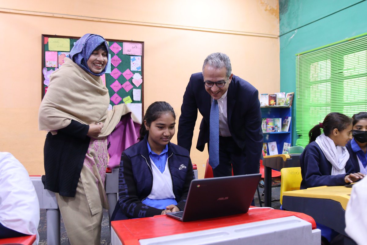 On my official visit to #Pakistan, I had fruitful discussions with <a href="/MIshaqDar50/">Ishaq Dar</a>, Deputy Prime Minister &amp; <a href="/ForeignOfficePk/">Ministry of Foreign Affairs - Pakistan</a>, Dr. Khalid Maqbool Siddiqui, <a href="/EduMinistryPK/">Ministry of Education and Professional Training</a>, Aurangzeb Khan Khichi, <a href="/DivisionCulture/">National Heritage and Culture Division</a>, and Khalid Hussain Magsi, <a href="/MinistryofST/">Ministry of Science & Technology</a> on opportunities to deepen our