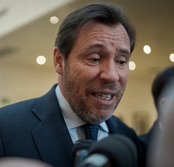 Otro que lo sabía, y lo tapó.

El gobierno de la ruina recibió 111 millones para renovar las vías del tren Sevilla-Madrid.

Ahora tendrá que explicarle a la Comisión dónde está el dinero y qué empresas recibieron los fondos europeos.

Su negligencia ya ha costado muchas vidas.