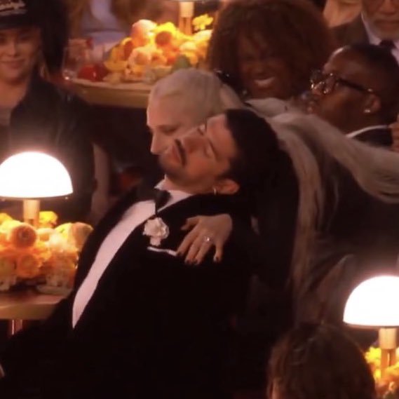 Después de esto los latinos, gringos, gays, lesbianas, fifes, trans y gamers podemos estar en paz.