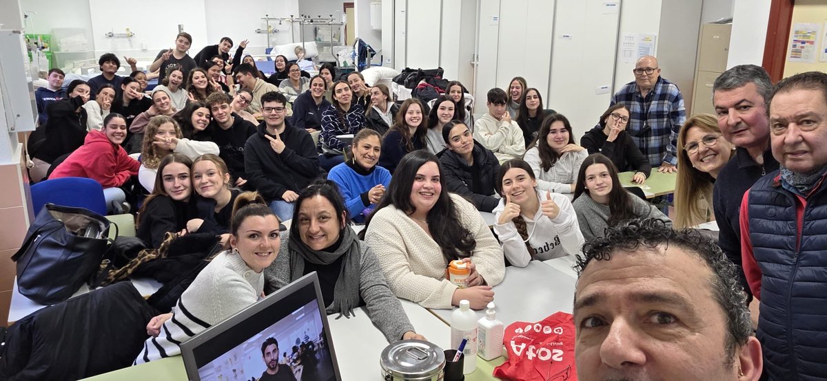 #somosvilla #crecemoscontigo 

Charla de la Asociación de laringectomizados ARMAREL compartiendo su experiencia con los alumnos de Cuidados Auxiliares de Enfermería del IES <a href="/VillaValdemoro/">IES Villa Valdemoro</a> .