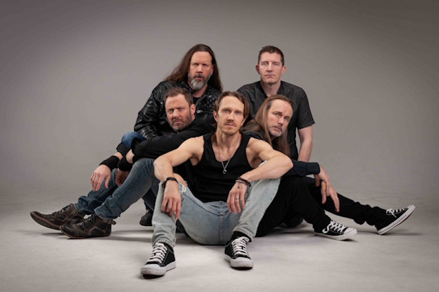 SEVENTH WONDER Returns With New Singer, 'Eternal Flame' Single blabbermouth.net/news/seventh-w…