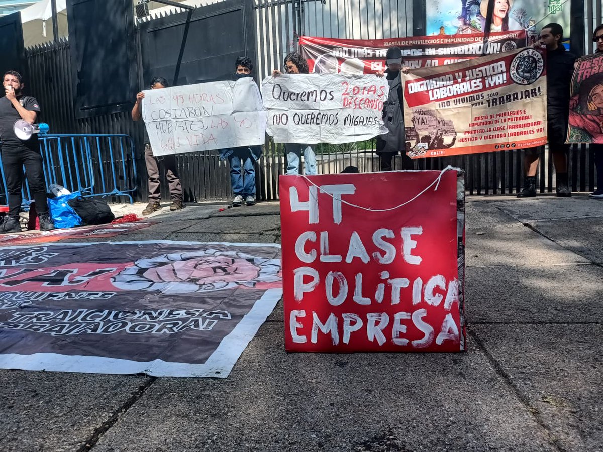 Somoselmedio's tweet photo. 1 📍 Esta mañana se realiza un mitin en el Senado de la República encabezado por el Frente Nacional por las 40 horas, en rechazo a una propuesta de reforma laboral que califican como regresiva.

Cobertura: @eggallegos https://t.co/iqksuMruuj