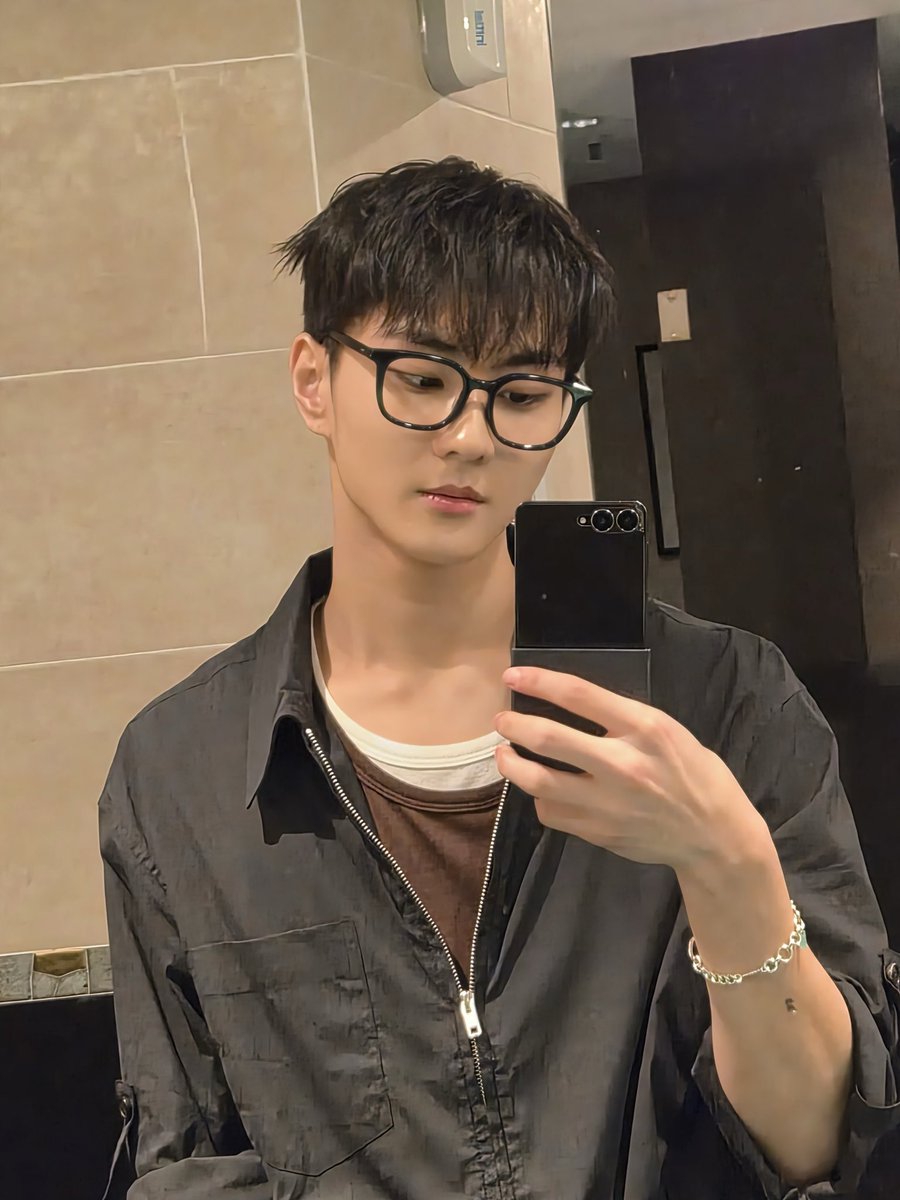 hsngpilled's tweet image. #thinking #about #jungwon