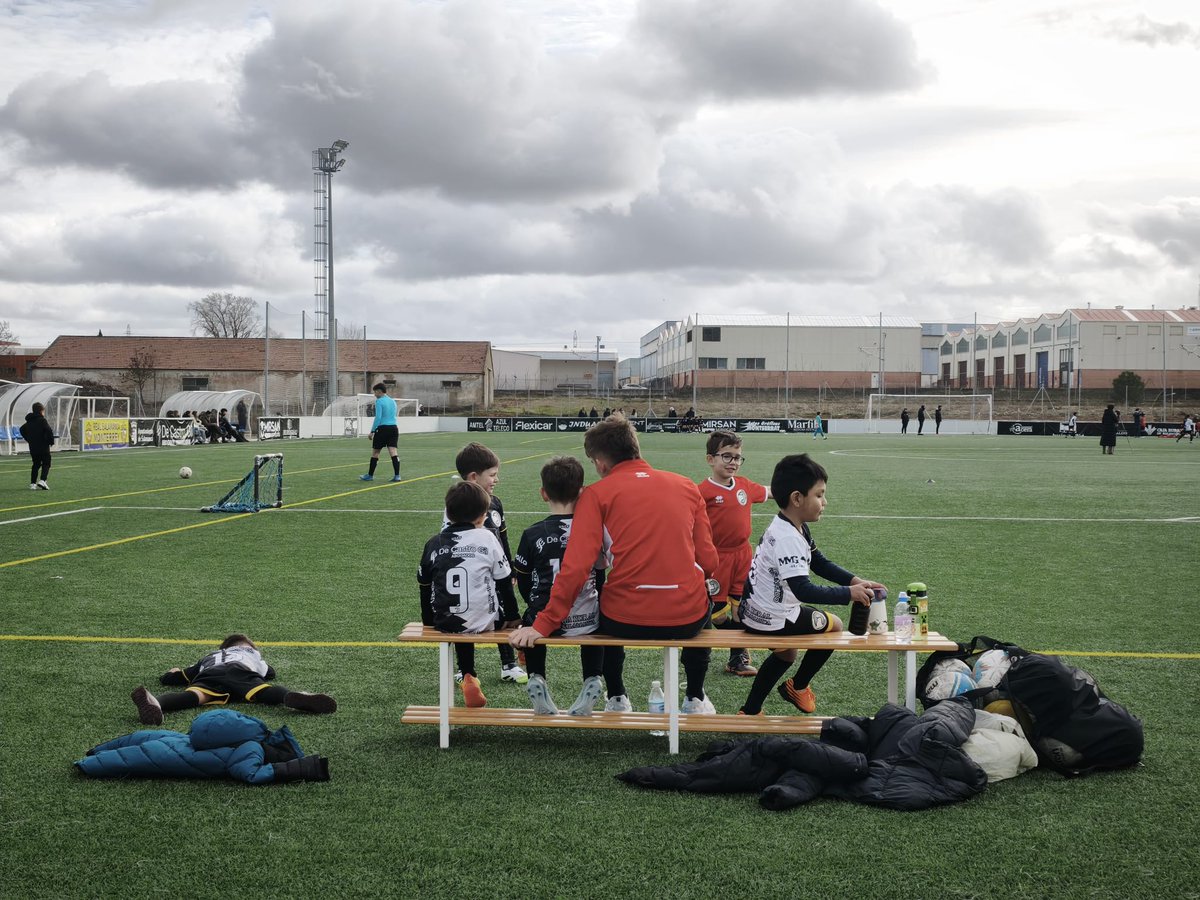 USCFbase's tweet photo. ⚽ Los dos equipos de Pequeños Unionistas disputaron este fin de semana sus respectivos partidos de la liga "Debutantes". 

¡Nuestros peques dando sus primeros pasos en el fútbol base! 

#ConstruyendoUSCF 🏗️ https://t.co/OOMBlMkhyh