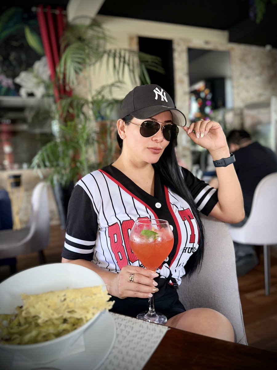 VannyGastelo's tweet photo. Yo voy pa’ delante con todos mis anhelos y nadie lo podrá evitar 🎶❤️‍🔥

#VanessaGastelo #VGMarketingYEventos #BusinessWoman #InfluencerMarketing #Entrepreneur https://t.co/BDKMRH32KZ