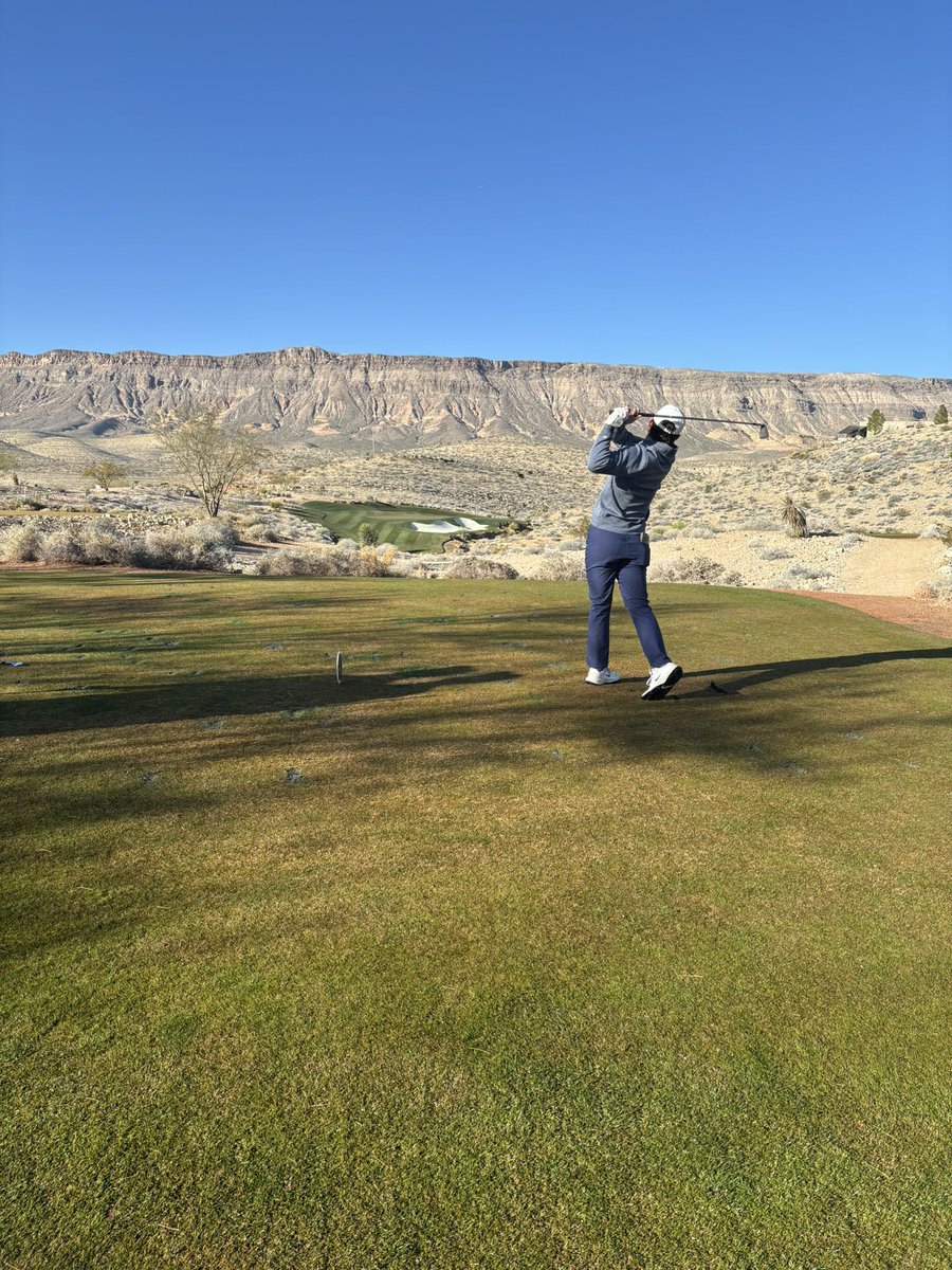 umichmgolf's tweet photo. HUGE thank you to Bob &amp; Leinani Yosaitis for hosting us on our practice trip this weekend 🙌 Phenomenal weekend with even better people. Grateful for the hospitality. #GoBlue 

Thanks for the 📷 @Shakaitis https://t.co/z3MxLDShsD