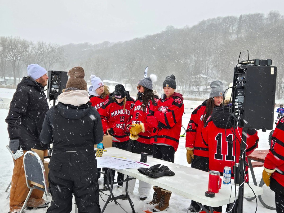 Mankato West Girls Hockey Club tweet media