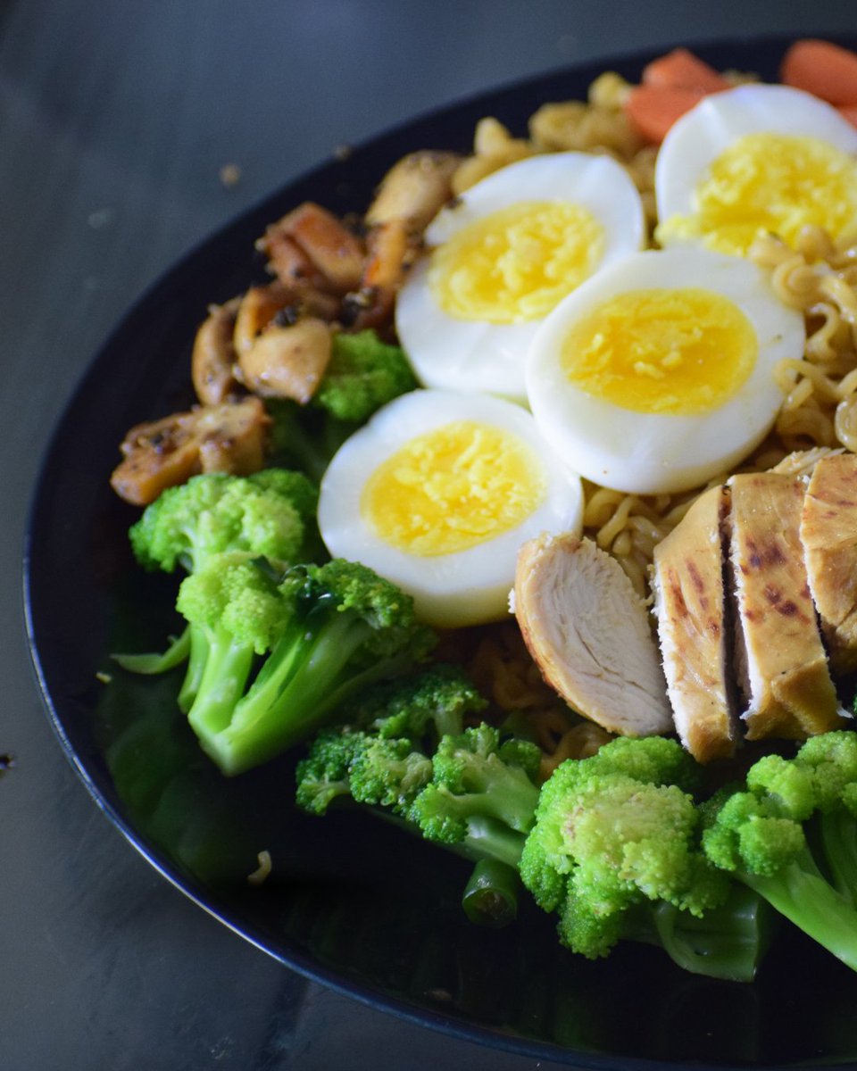 APSWellness's tweet image. Sodium needs vary. Instead of eliminating salt entirely, focus on limiting highly processed foods and balancing sodium intake with potassium-rich foods like fruits, vegetables, and legumes.

#buildin2026 #HeartHealthyEating