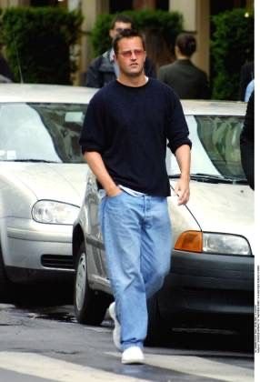 ChandlerBing_12's tweet image. Why don't men wear jeans like this anymore??