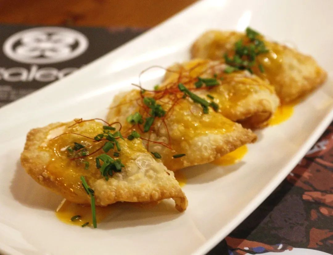 💬 Jornadas del Pulpo.
Nuestra empanadilla de tortilla de pulpo con yema. Un bocado que rinde homenaje al pulpo como se merece.

📍 plaza San Martín n ° 9, León.
Reservas al ☎️ : 987 254 287.
.
.
#elcalecholeon #leonesp #barriohumedo #pulpo