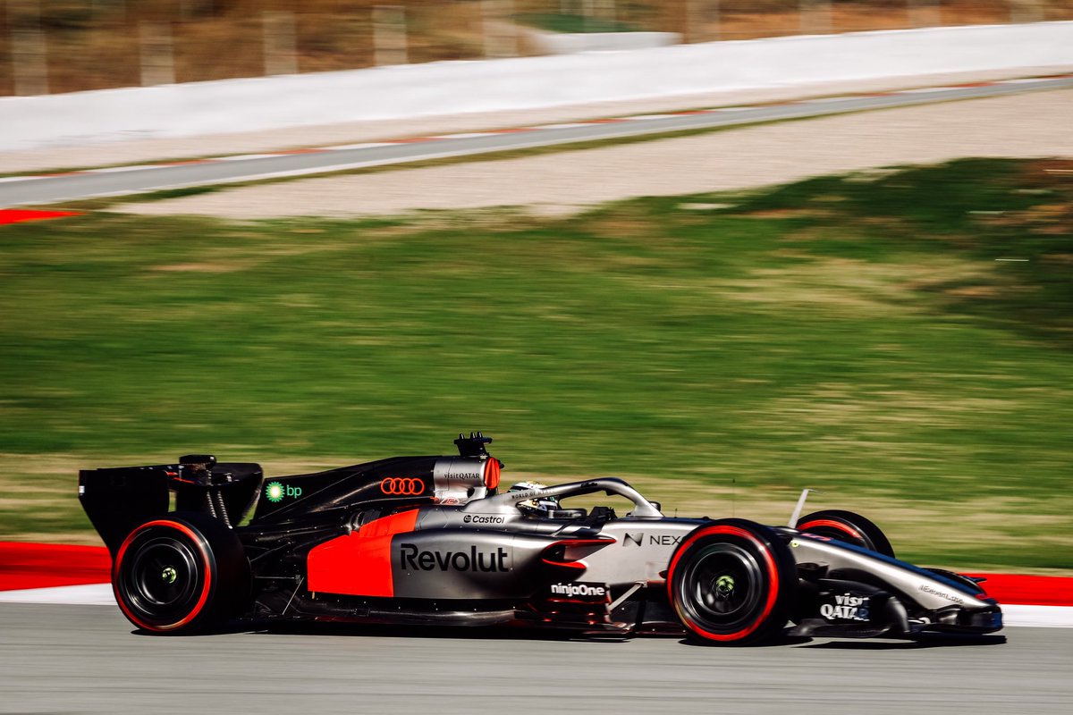 F1GuyDan's tweet photo. It’s time for another appreciation post for the Audi R26 livery. https://t.co/lciSpJ9qfA