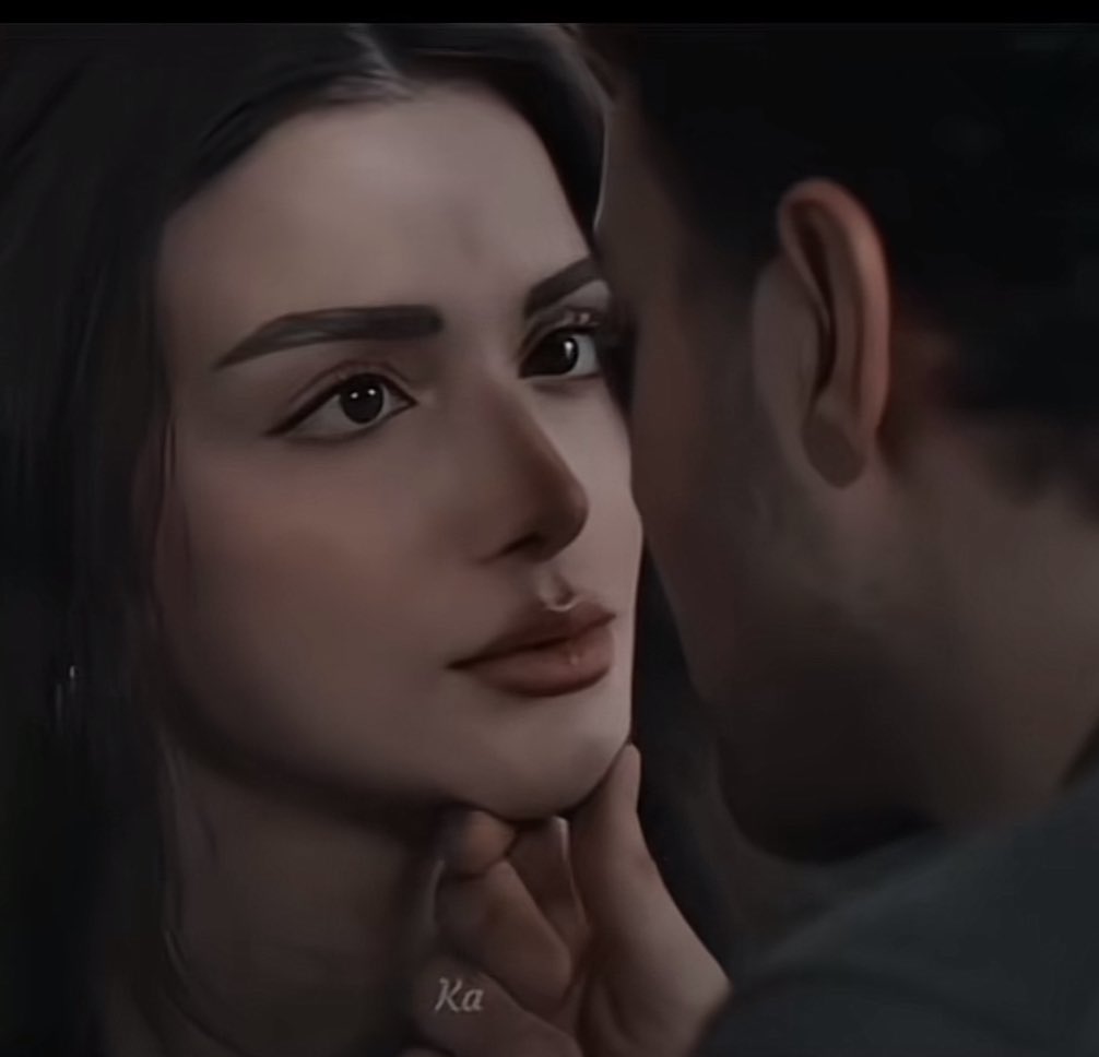 الحرفُ يبدأُ من عيْنَيْكِ رحْلتَهُ 
كلُّ اللغاتِ بلا عينيكِ تَنْدثِرُ

 #الهلال_الاهلي
#همسه_مسائيه