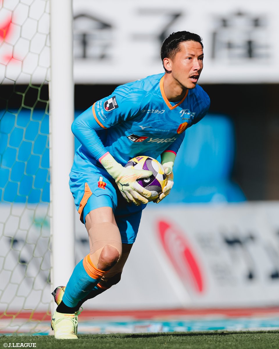 J_League's tweet photo. 🎂 HAPPY BIRTHDAY 🎂

本日2月3日は
名古屋グランパス
シュミット ダニエル 選手の34歳の誕生日です👏

シュミット選手、
おめでとうございます🎊

@Daniel_MYE
@nge_official https://t.co/lB0P8pgfb4