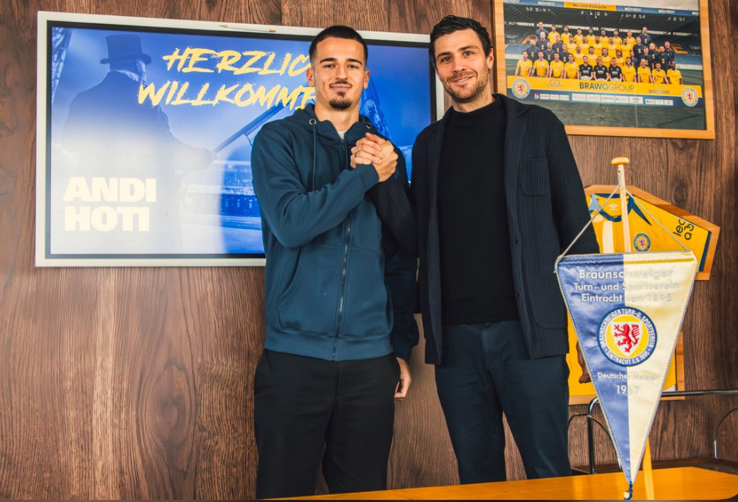Bundesliga2_EN's tweet photo. 🚨 Official: Andi #Hoti moves from Magdeburg to Braunschweig on a permanent deal.
📝 Contract until 2028.
❌ Dynamo Dresden failed to get the 22 y/o Kosovar back.
🗞️ https://t.co/VmamQJh7FF
#Bundesliga2 #FCM #BTSV #sgd1953 #DeadlineDay https://t.co/uEm3SJsn9T