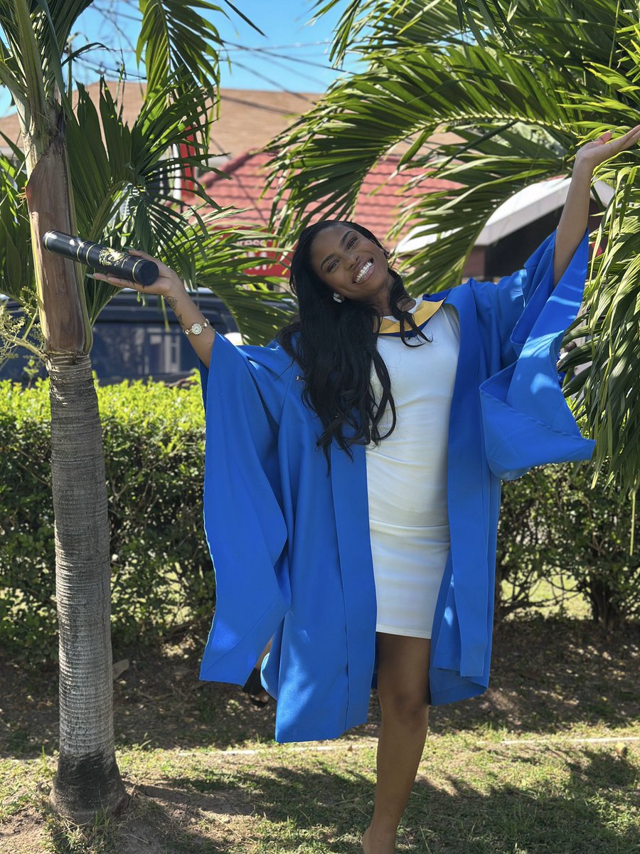 lliyahli__'s tweet image. #graduate #biggrad #utech #1of1