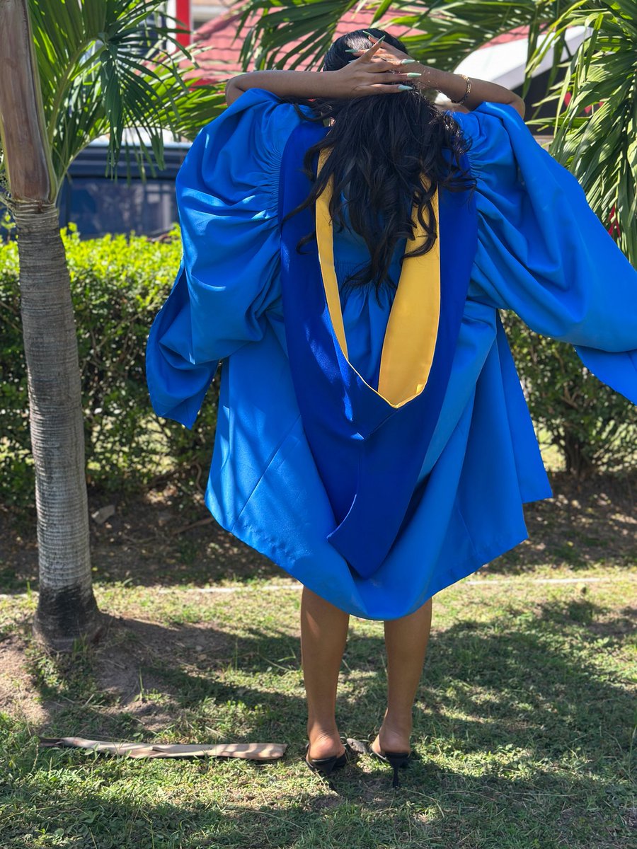 lliyahli__'s tweet image. #graduate #biggrad #utech #1of1