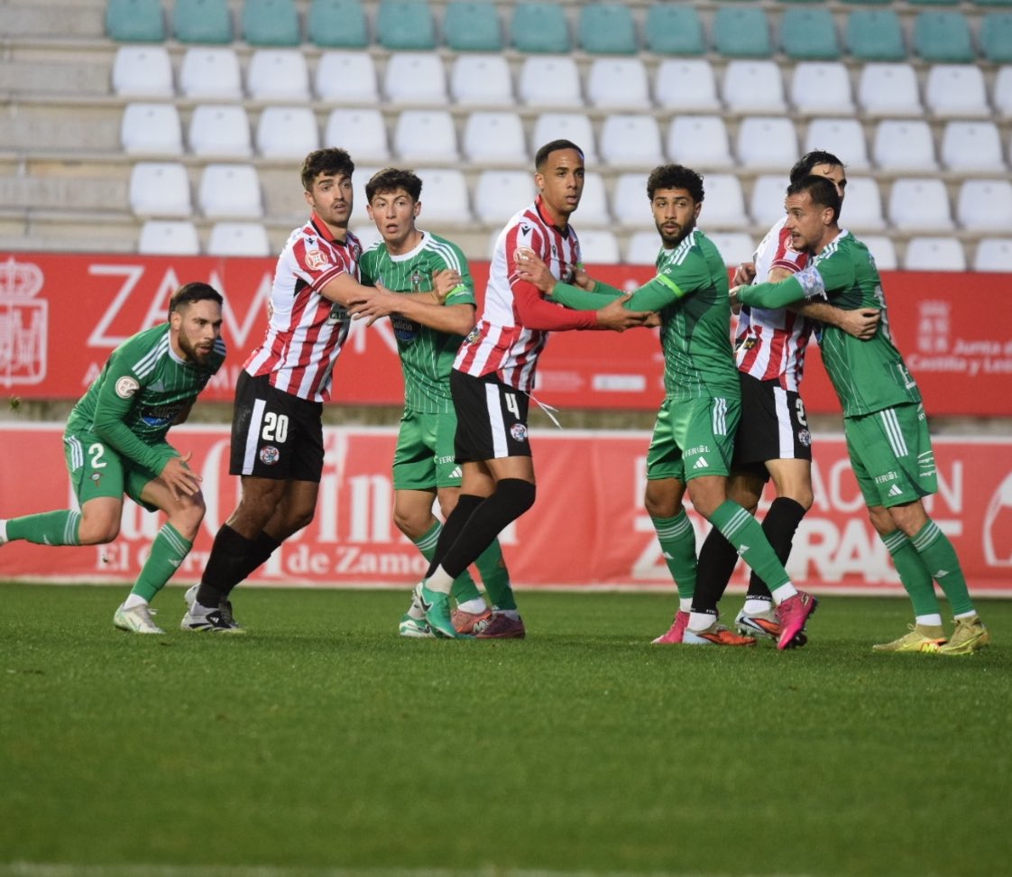 ZCFoficial's tweet photo. MVP JORNADA 22⚽️|

La victoria frente al Racing de Ferrol vino gracias al gran trabajo de todo el equipo, pero… si tuvieras que destacar a uno,¿quién sería? ⚽️

#VamosMiZamora https://t.co/0RangX3ohM