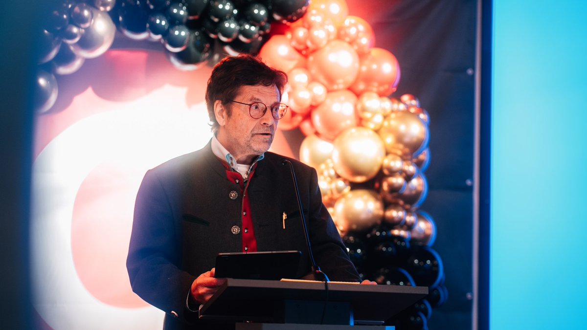 PoggenburgAndre's tweet image. 15 Jahre #COMPACT am Wochende in Magdeburg!

Hier einige Bilder unserer fantastischen Jubiläumsgala: