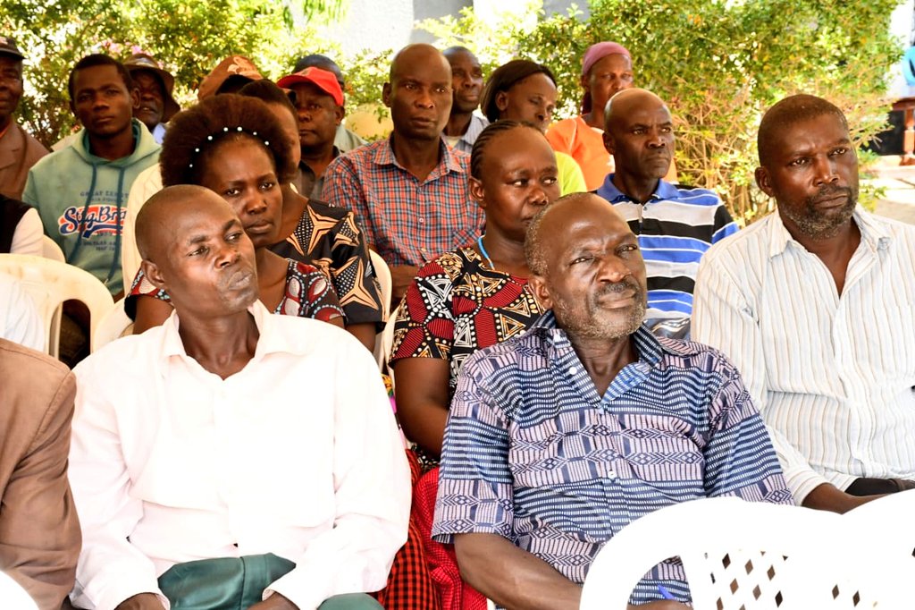 NicolasGumbo's tweet photo. The sugar industry provides direct and indirect jobs, from farming to processing and distribution. In Kenya, it supports the livelihoods of millions, acting as a major source of income for small-scale farmers and creating rural employment. https://t.co/ZN9H5J7DWr