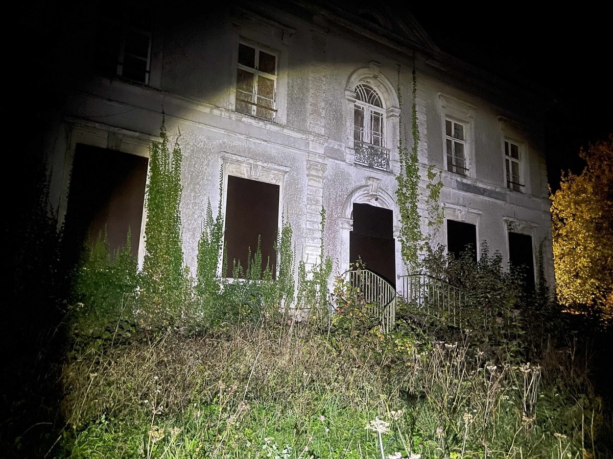 Détonations, bruits de pas, lumières étranges… cette vidéo mise en ligne par des explorateurs du paranormal de l’Aube donne des frissons
➡️ l.leparisien.fr/LVKl