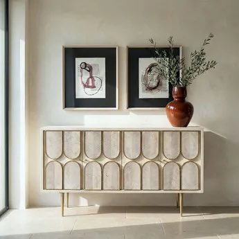 CreativDeco_'s tweet photo. Unele piese nu ocupă un perete.
Îl definesc.

Lemn care poartă urme, forme care prind lumină, suprafețe ce cer să fie privite mai încet.

Pentru interioare care spun o poveste, fără să o explice. ✨

#CreativDeco #designinterior #interiorpremium #pieseiconice https://t.co/0QG7lmTgob