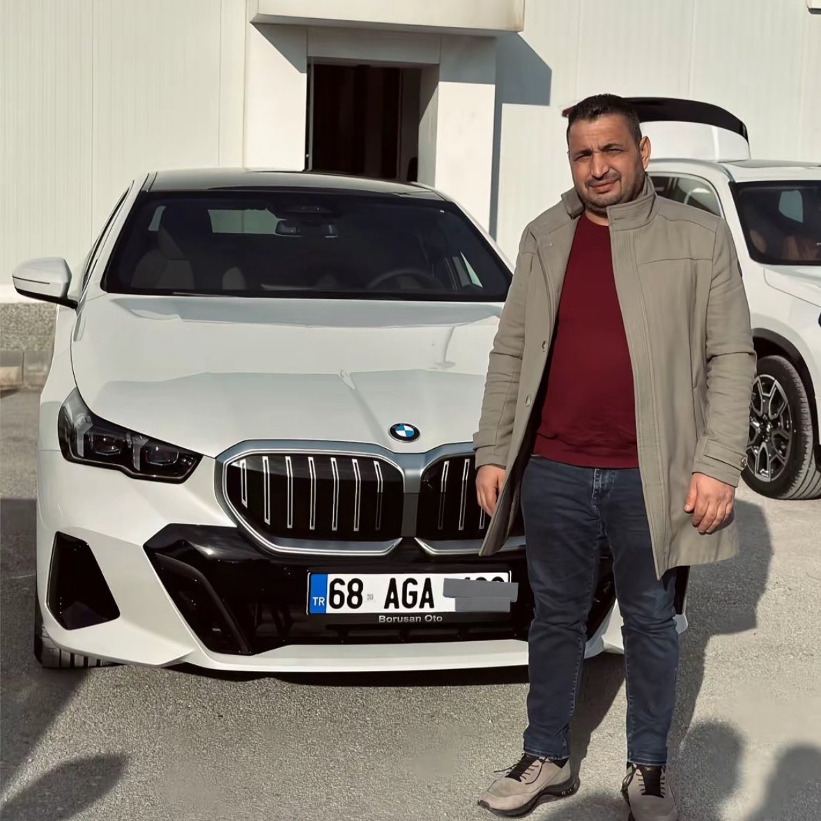 gusholderhaber's tweet photo. Kömür ocağında çalışan bir adam, alın teriyle kazandığı aracıyla çekilmiş bir fotoğraf paylaştı. https://t.co/VmgvVfJQ9g