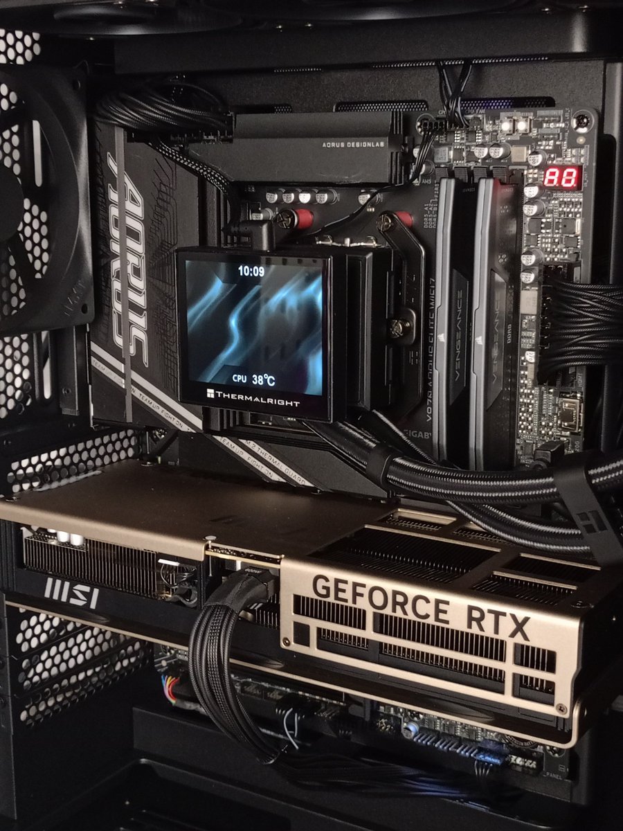 AURA PC 💻 tweet media