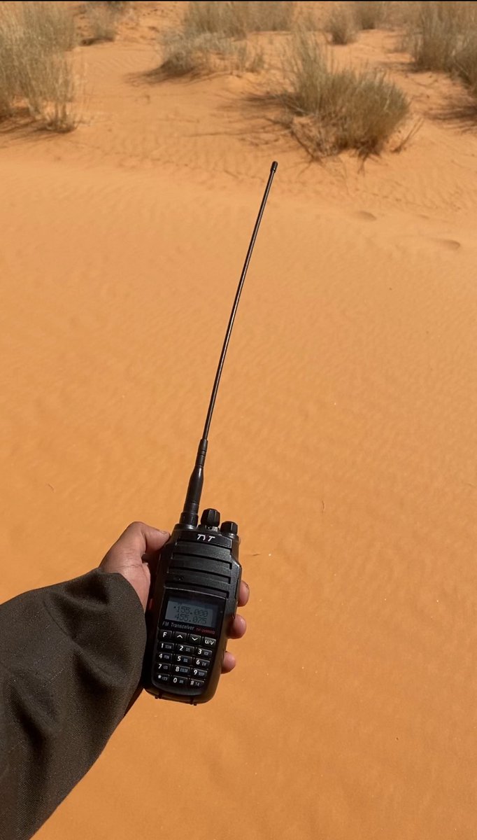 يقولون لا تدعى على الكافرين بخير
وانا اقول جعل مصنع الهاتف الجنه

لمن صرت فى دار(ن)وخلك بدار(ن)غير
تحاكيه كنك عنده قريب(ن)منه

محمد بن صبيح المري