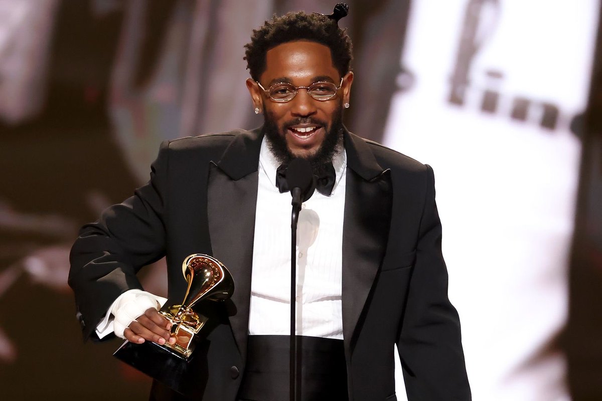 Kendrick Lamar hace historia en los Grammys 🏆

Kendrick Lamar ha reescrito los récords en la 68ª edición de los Premios Grammy. Con sus recientes victorias, incluyendo el de Mejor Álbum de Rap por "GNX", el artista de Compton ha acumulado un total de 26 Grammys, superando a