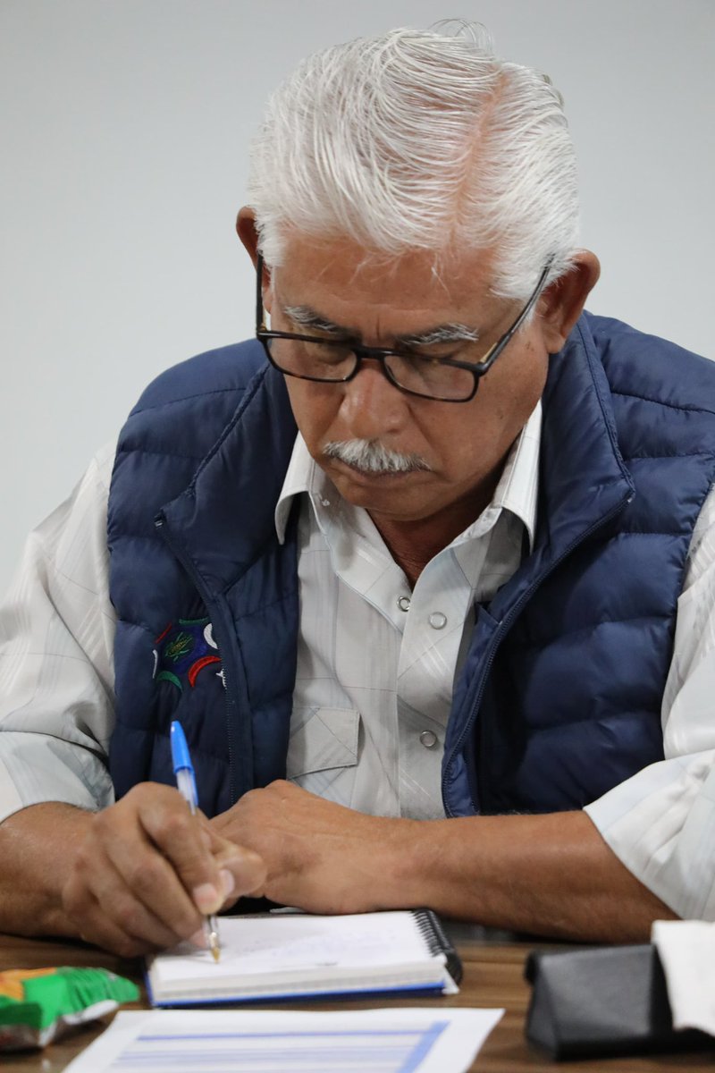 Me reuní con líderes del campo guanajuatense para dialogar y escuchar. En el Gobierno de la Gente, las decisiones se toman con la voz de quienes trabajan la tierra.Con la visión de la gobernadora <a href="/LibiaDennise/">Libia Dennise</a>, seguimos fortaleciendo al campo.
#GobiernoDeLaGente #CreemosEnTi