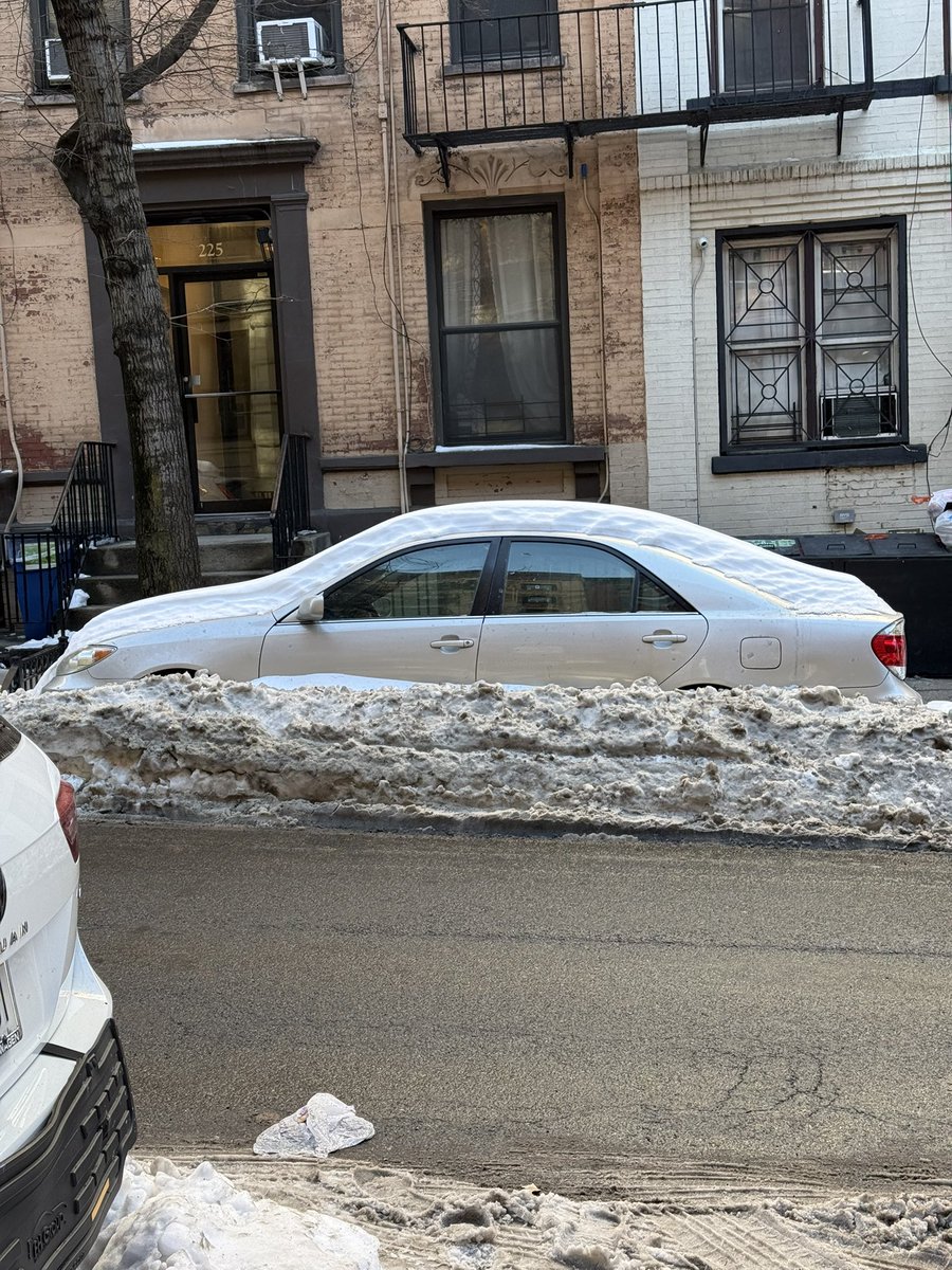 wb_bklyn's tweet photo. @NYCMayor @NYCASP @NYCSanitation how can parking go back into effect this week if cars like this can’t get out.  Street sweepers cannot clean the streets even if the cars were cleared. TOO MUCH SNOW @NYCMayorsOffice https://t.co/LQIBxm8dy1