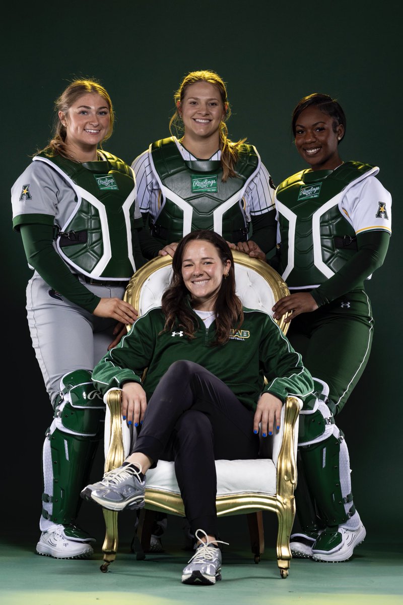 UAB_SB's tweet photo. 𝙂𝙚𝙩𝙩𝙞𝙣𝙜 𝙞𝙩 𝙙𝙤𝙣𝙚 𝙗𝙚𝙝𝙞𝙣𝙙 𝙩𝙝𝙚 𝙙𝙞𝙨𝙝 😤 

Happy National Catchers Day to our girls and Coach Shelnutt!

#WinAsOne https://t.co/qACXU3Qwki