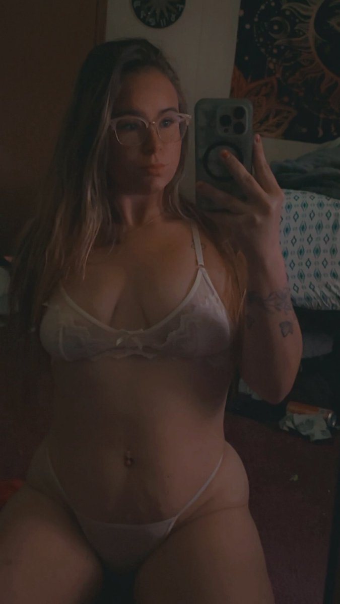 MILF Monday baby, rt if you like milfs 🙈