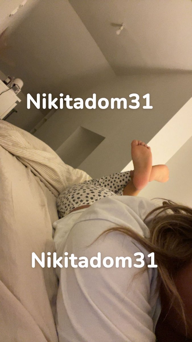 Nikitadom31's tweet photo. Qui veux lécher 👅 ? 
#domina #soumis #moneyslavesoumis https://t.co/J8omczq3SU