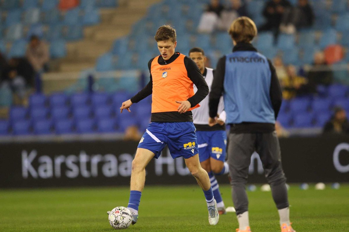 SVVitesse's tweet photo. Warming-up 🔥🦅

#Vitesse #Vitfce https://t.co/bJ4J8QQCXW
