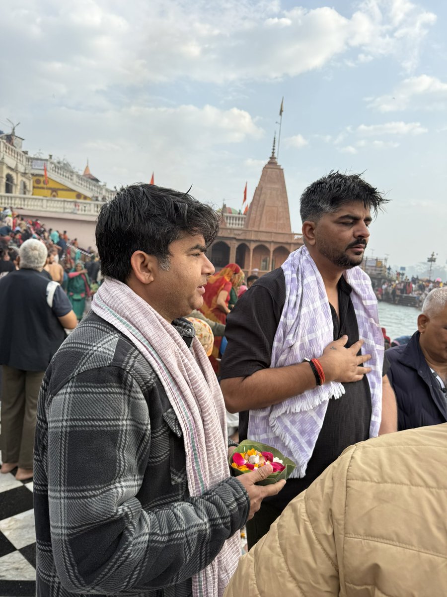 SriAvinashKr's tweet photo. 1 फ़रवरी 2026 | माघ पूर्णिमा

माघ पूर्णिमा के पावन अवसर पर
माँ गंगा के चरणों में नमन 🙏
पुण्य स्नान, दीप-दान और दान–पुण्य से
जीवन में शांति, श्रद्धा और सद्बुद्धि का संचार हो।

माँ गंगे, सबका कल्याण करें।
हर हर गंगे!🙏
#maghipurnima https://t.co/l53FJQTJvv