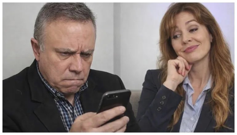 ¿SE BORRÓ?
El titular de ADP, Fernando Mazzone, cuestionó a los legisladores nacionales por Salta, principalmente a la flamante senadora nacional Flavia Royón, por no responder a los reclamos docentes y advirtió que luego “necesitan” el acompañamiento sindical.