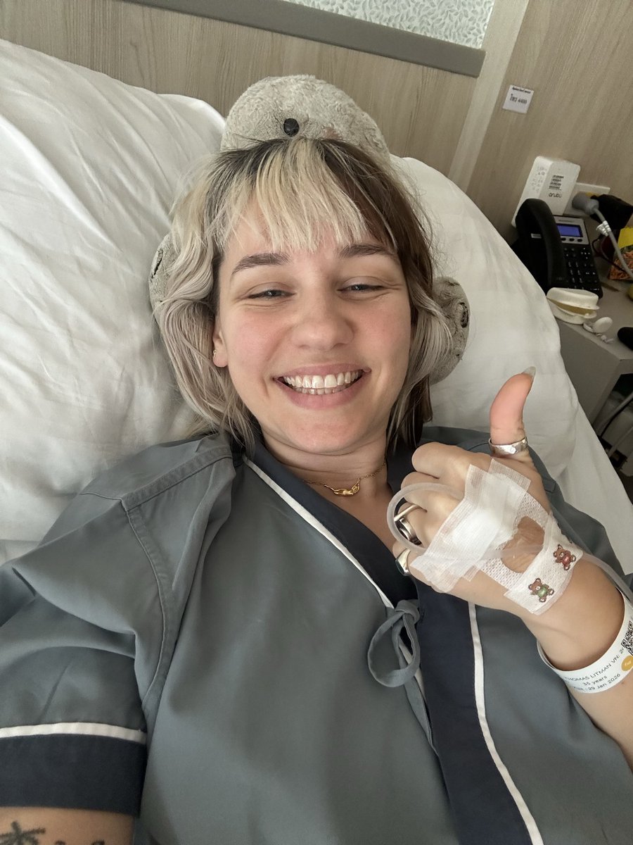 ReedAmberX's tweet photo. Just got released after spending 6 days in the hospital fighting sepsis wtf https://t.co/gqK9yPwgH7