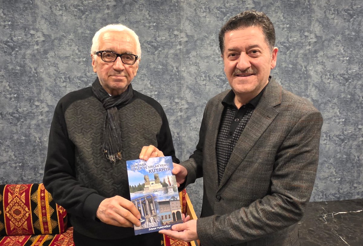 ÖNCEKİ DÖNEMLER KÜTAHYA MİLLETVEKİLİ VE TBMM KİT KOMİSYONU BAŞKANI  DEĞERLİ DOST
HASAN FEHMİ KİNAY’A KİTABIMIN 3.BASKISINI TAKDİM ETTİM .
KÜTAHYA HAKKINDA 3.BASKISI YAPILAN "İLK VE TEK KİTAP"OLAN
DÜNYADA İLKLER VE SIRLAR KENTİ:KÜTAHYA KİTABIMA
ÖVGÜ DOLU SÖZLERİNE
 TEŞEKKÜRLER