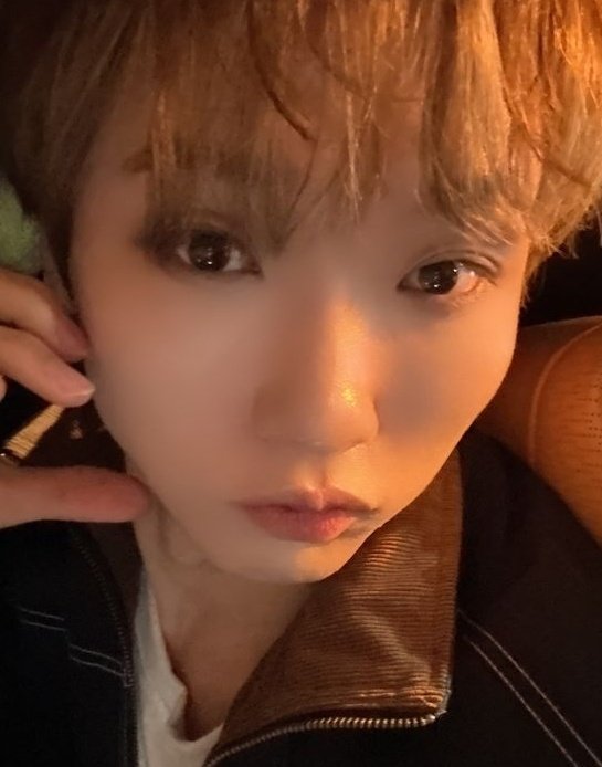yukubunny's tweet photo. this impromptu post since it's the 6th anniversary of DKB 🎉🎉🎉
#BBSelcaDay #BBSD #bbestieselcaday #YUKU #유쿠 #DKB #다크비 @DKB_BRAVE https://t.co/GCooG7EdJ4