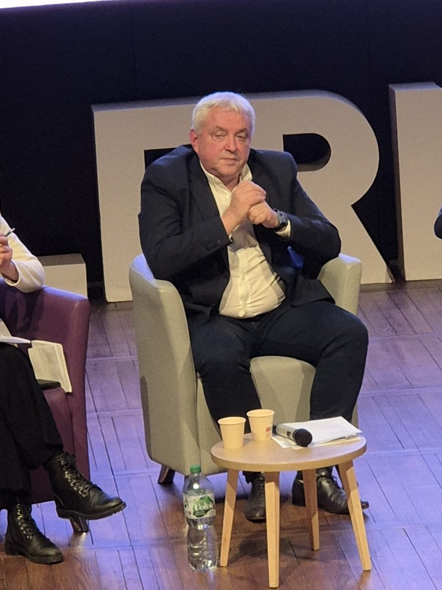 ReveilClermont's tweet photo. « Il y a dans le monde trois sortes de grandeurs : les grandeurs qui penssent, les grandeurs naturelles et les grandeurs qui font. Il faut les rassembler pour réussir. » - BLAISE PASCAL

#clermont2026 #Municipales #ClermontFd #LeRéveilClermontois
#YannickCartailler https://t.co/9GcEqWN8wc