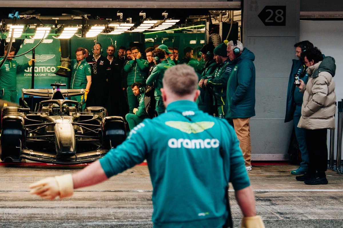🚨 Paolo Filisetti, prestigioso analista técnico: "Creo que el Aston Martin puede ser un coche FUERTE"

👉 "No sé si va a ganar el Mundial, pero va a ser COMPETITIVO".

👉 "La parte trasera del Aston es INCREÍBLE. La mecánica ha sido sometida al rendimiento aerodinámico. Es un