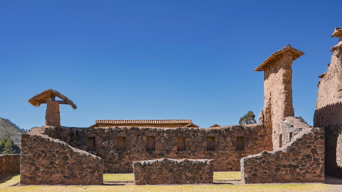 JoelPalacios655's tweet image. A lo largo de la Ruta del Sol, Raqchi aporta un momento de conexión con la cosmovisión inca, integrando arquitectura sagrada y paisaje abierto del altiplano.
Enlace:avalostours.com/la-ruta-del-so… 
#Peru #RutaDelSol #Raqchi #Cusco #Puno #ViajesPeru