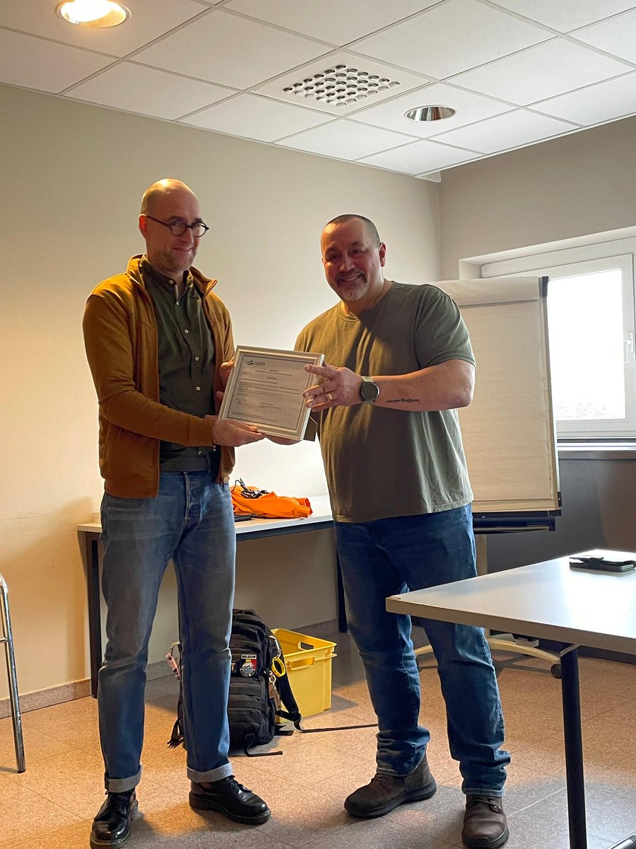 ErikSoir's tweet photo. VHYP Nieuwjaarsevent met Dr Tijmen Bostoen over het gebruik van psychedelica in psychotherapie. Een nieuwe en interessante onderzoekspiste in de behandeling van therapieresistente veteranen met PTSD. https://t.co/9otPSfoHfV
