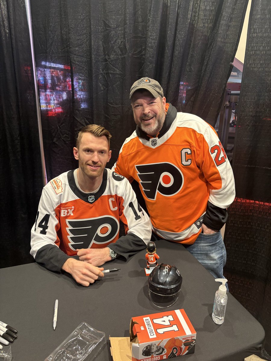 mjs80377's tweet photo. Had an awesome time at the @NHLFlyers Carnival yesterday! Thanks to Captain Sean Couturier for signing my Mini Helmet & Bobblehead #Autographs #Hobby #Collect #MiniHelmet #Bobblehead #LetsGoFlyers https://t.co/DxPyzV6fUv